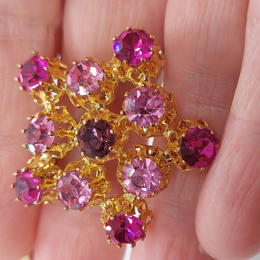 MADE AUSTRIA 3 Shades Of Pink Faceted Rhinestones Domed Prong Set Vintage Brooch - Picture 3 of 12